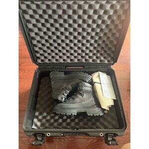 Canada Goose Journey Boots Women Size 9 w/ Collectors Box